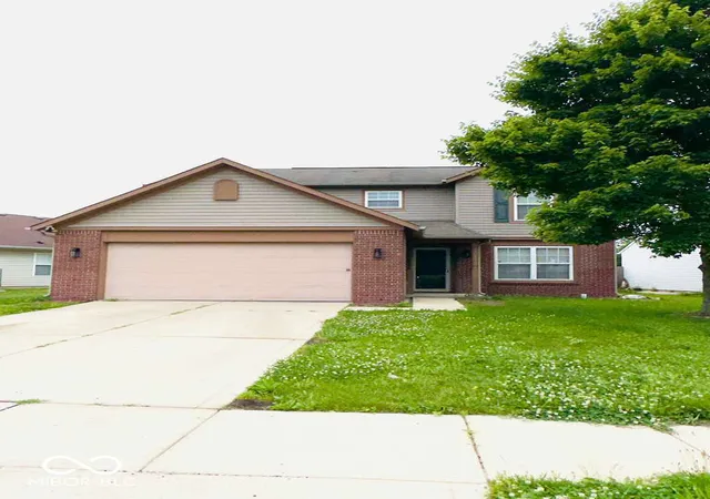 Photo 2 of Single family home for sale at 3827 Hornickel Dr, Indianapolis, IN 46235 | MLS# 22100385 | Listing updated on 2026-09-05