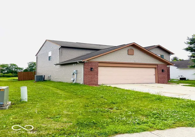Photo 3 of Single family home for sale at 3827 Hornickel Dr, Indianapolis, IN 46235 | MLS# 22100385 | Listing updated on 2026-09-05