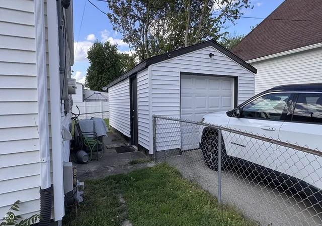 3rd image of 1255 Kappes St, Indianapolis, IN 46221 | MLS# 22100417
