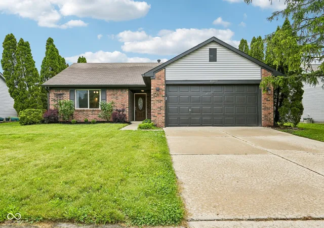 Homes for sale in Indianapolis, IN | 12352 Cobblestone South Dr, Indianapolis, IN 46236 | MLS# 22100430