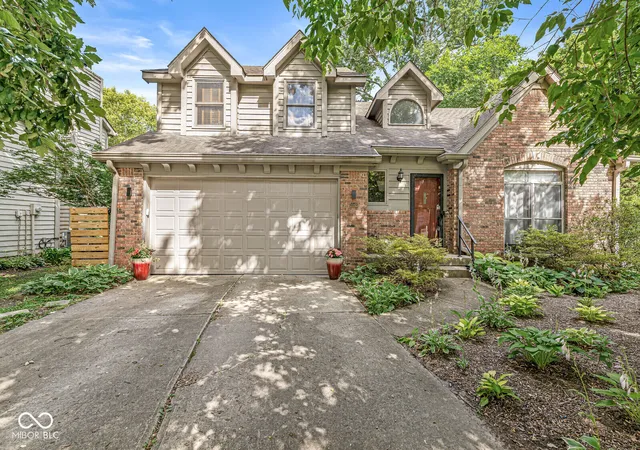 Homes for sale in Indianapolis, IN | 5542 Painted Maple Ct, Indianapolis, IN 46254 | MLS# 22100444