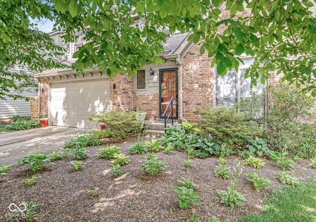 Homes for sale in Indianapolis, IN | 5542 Painted Maple Ct, Indianapolis, IN 46254 | MLS# 22100444