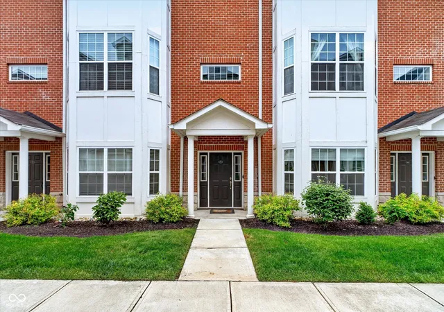 Photo 2 of Condo for sale at 856 S Park Trl Dr, Carmel, IN 46032 | MLS# 22100454 | Listing updated on 2026-08-12
