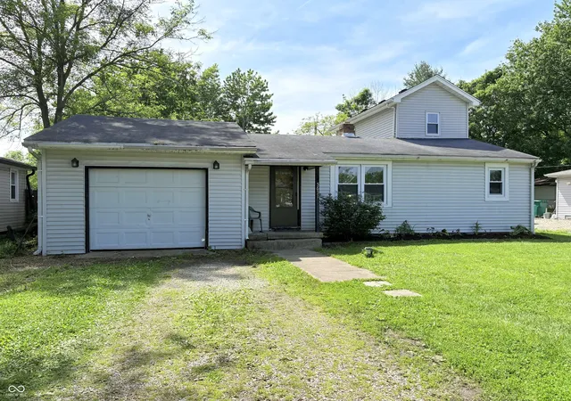 Homes for sale in Fairland, IN | 5631 N Clover West Dr, Fairland, IN 46126 | MLS# 22100460