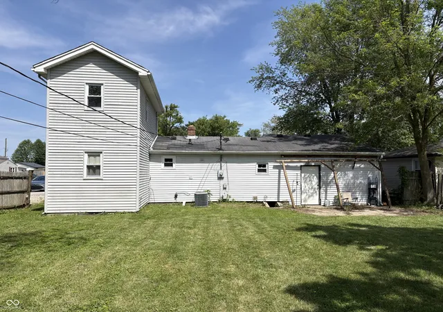 Homes for sale in Fairland, IN | 5631 N Clover West Dr, Fairland, IN 46126 | MLS# 22100460