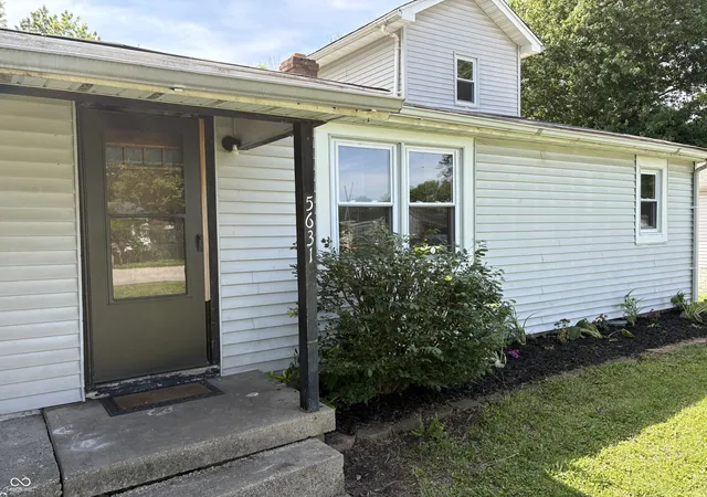 Homes for sale in Fairland, IN | 5631 N Clover West Dr, Fairland, IN 46126 | MLS# 22100460