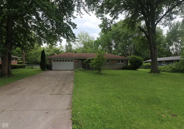3rd image of 43 E Cragmont Dr, Indianapolis, IN 46227 | MLS# 22100471