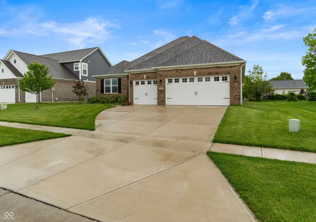 2nd image of 1697 Pelham Dr, Greenwood, IN 46143 | MLS# 22100500