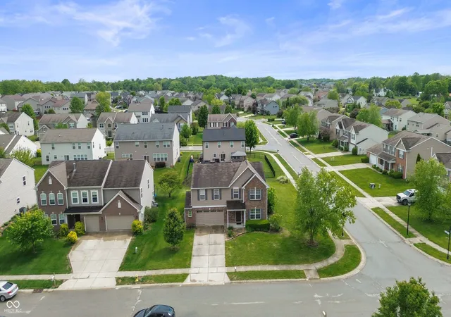 3rd image of 5415 Misthaven Ln, Greenwood, IN 46143 | MLS# 22100501