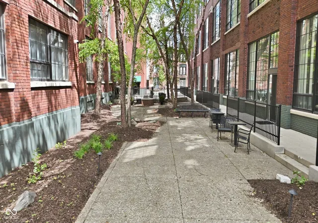 1st image of 624 E Walnut St #39, Indianapolis, IN 46204 | MLS# 22100537