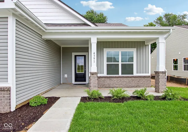 Photo 3 of Single family home for sale at 4391 Sedgewick Ct, Columbus, IN 47201 | MLS# 22100560 | Listing updated on 2026-09-23