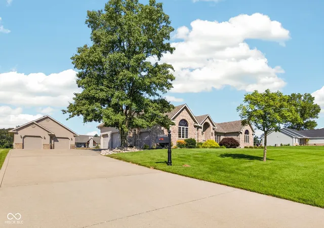 Photo 2 of Single family home for sale at 675 N Auburn Ridge Dr, Linton, IN 47441 | MLS# 22100582 | Listing updated on 2026-08-18
