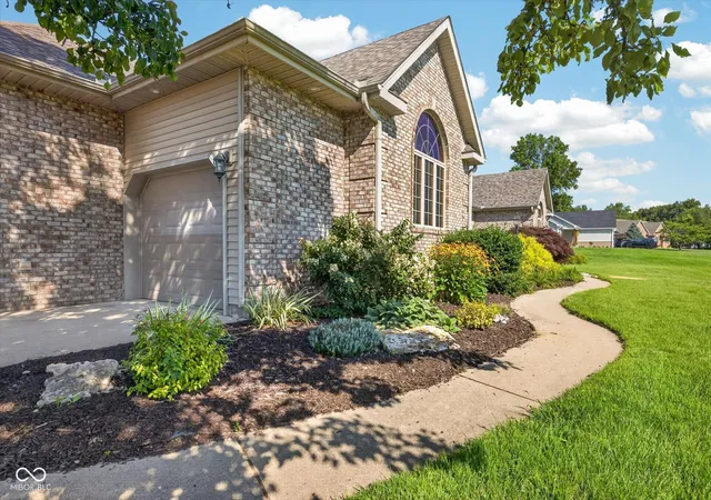 Photo 3 of Single family home for sale at 675 N Auburn Ridge Dr, Linton, IN 47441 | MLS# 22100582 | Listing updated on 2026-08-18