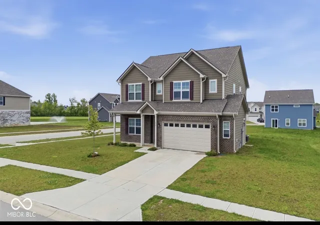 Photo 3 of Single family home for sale at 975 Bent Branch Ln, Greenwood, IN 46143 | MLS# 22100634 | Listing updated on 2026-05-23