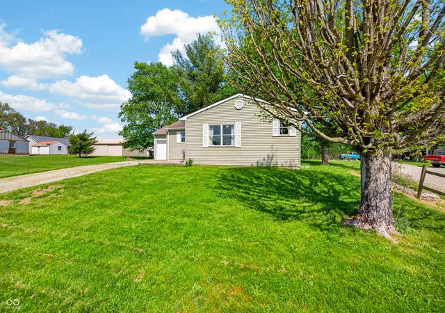 Homes for sale in North Vernon, IN | 210 S County Road 675 W, North Vernon, IN 47265 | MLS# 22100686