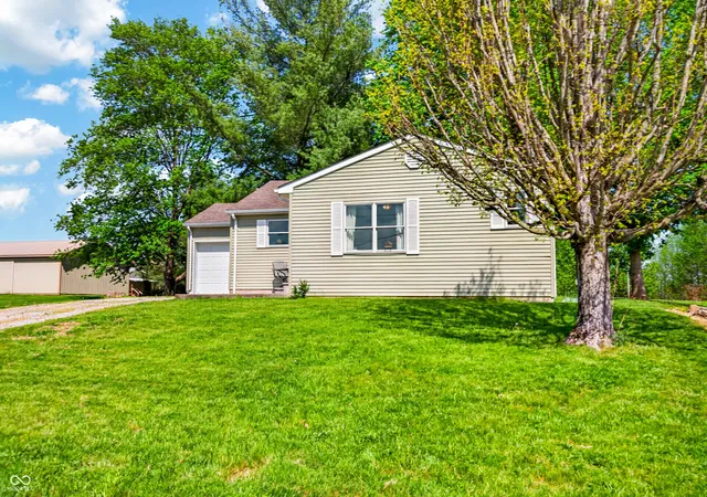 Homes for sale in North Vernon, IN | 210 S County Road 675 W, North Vernon, IN 47265 | MLS# 22100686
