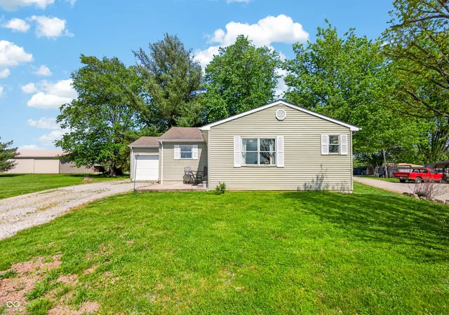Homes for sale in North Vernon, IN | 210 S County Road 675 W, North Vernon, IN 47265 | MLS# 22100686