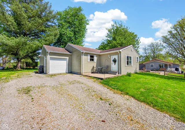Homes for sale in North Vernon, IN | 210 S County Road 675 W, North Vernon, IN 47265 | MLS# 22100686