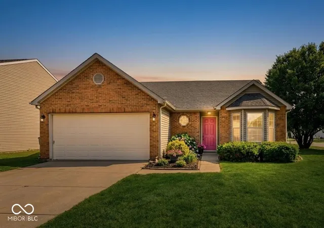 2nd image of 7055 Lesta Ct, Indianapolis, IN 46217 | MLS# 22100689