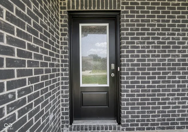 Photo 3 of Sale Pending at 100 Ames Dr, Whiteland, IN 46184 | MLS# 22100693 | Listing updated on 2026-08-25