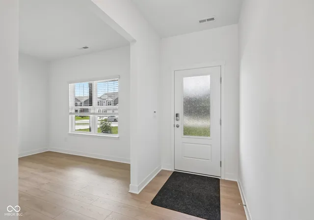 Photo 4 of Sale Pending at 100 Ames Dr, Whiteland, IN 46184 | MLS# 22100693 | Listing updated on 2026-08-25