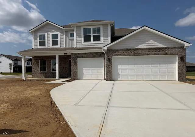 Photo 1 of Sale Pending at 920 Saddlebrook Farms Blvd, Whiteland, IN 46184 | MLS# 22100714 | Listing updated on 2026-09-21