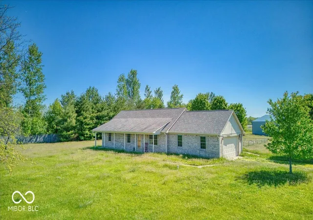 3rd image of 813 S 400 W, Bargersville, IN 46106 | MLS# 22100735