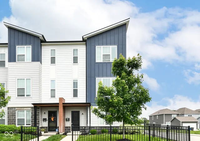 Homes for sale in Indianapolis, IN | 2934 W New York St, Indianapolis, IN 46222 | MLS# 22100738
