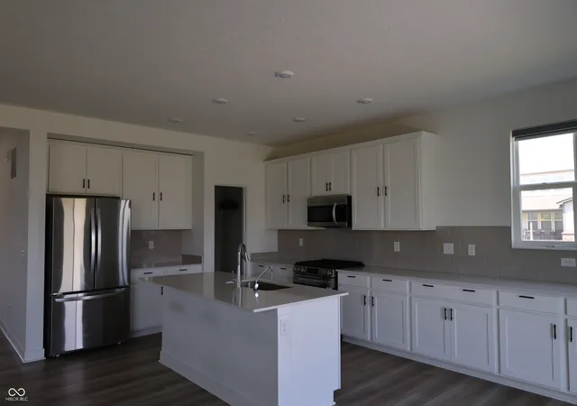 5th image of 1819 Vista Ridge Dr, Greenwood, IN 46143 | MLS# 22100768