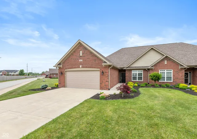 1st image of 2899 Grandview Ln, Greenwood, IN 46143 | MLS# 22100816