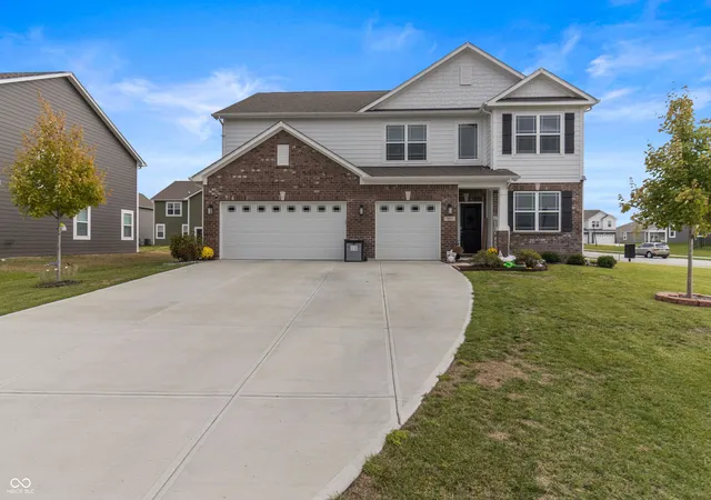 2nd image of 5839 Altar Bell Cir, Greenwood, IN 46143 | MLS# 22100841