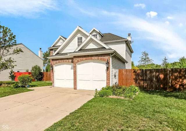 Homes for sale in Indianapolis, IN | 7139 Bobcat Trail Dr, Indianapolis, IN 46237 | MLS# 22100918