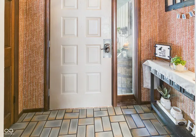 3rd image of 318 Vasbinder Dr, Anderson, IN 46017 | MLS# 22100999