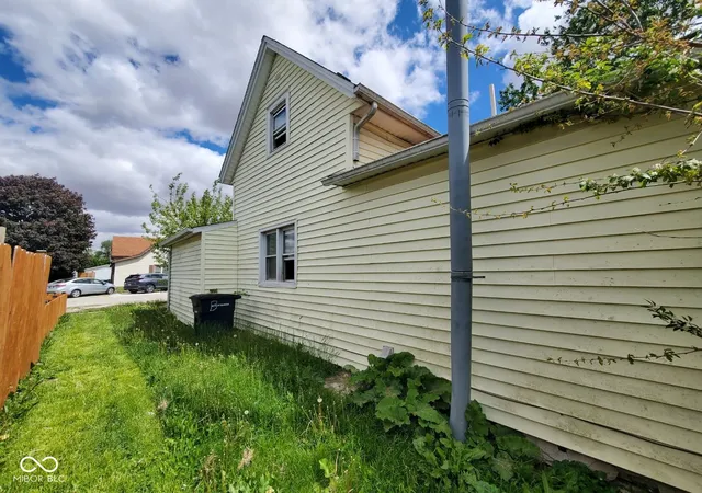 Photo 3 of Single family home for sale at 2217 S F St, Elwood, IN 46036 | MLS# 22101011 | Listing updated on 2026-07-14