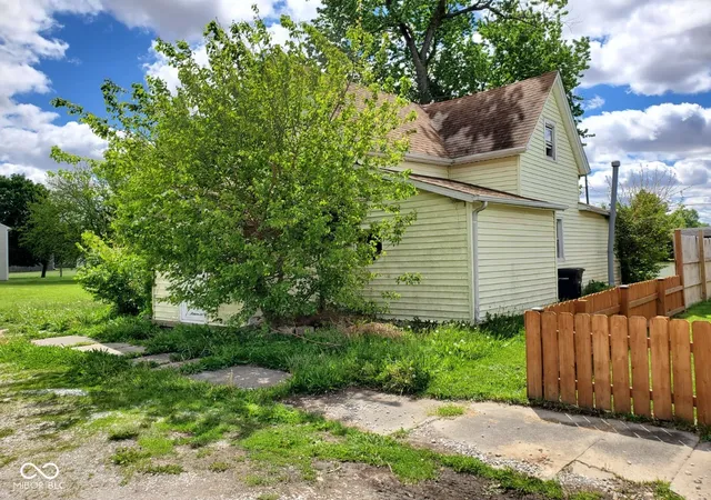 Photo 4 of Single family home for sale at 2217 S F St, Elwood, IN 46036 | MLS# 22101011 | Listing updated on 2026-07-14