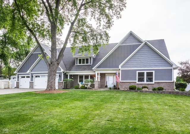 Photo 2 of Sale Pending at 2851 N Franklin St, Greenfield, IN 46140 | MLS# 22101018 | Listing updated on 2026-09-17