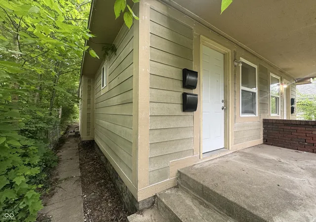 2nd image of 1921 N Lasalle St, Indianapolis, IN 46218 | MLS# 22101023