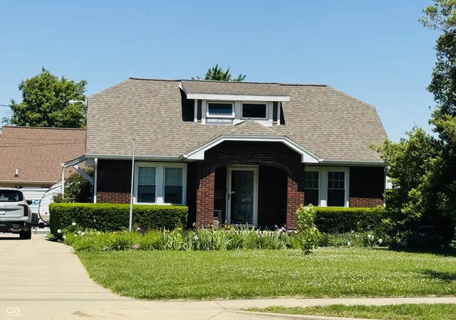 Photo 2 of Single family home for sale at 2722 17th Street, Columbus, IN 47201 | MLS# 22101026 | Listing updated on 2026-08-21