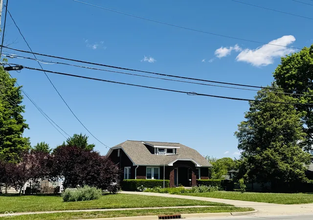 Photo 3 of Single family home for sale at 2722 17th Street, Columbus, IN 47201 | MLS# 22101026 | Listing updated on 2026-08-21