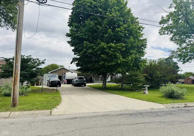 Photo 3 of Single family home for sale at 2722 17th Street, Columbus, IN 47201 | MLS# 22101026 | Listing updated on 2026-08-21