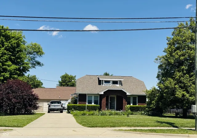 Photo 4 of Single family home for sale at 2722 17th Street, Columbus, IN 47201 | MLS# 22101026 | Listing updated on 2026-08-21