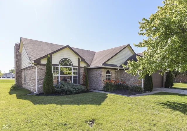 2nd image of 7711 Germander Ln, Indianapolis, IN 46237 | MLS# 22101027