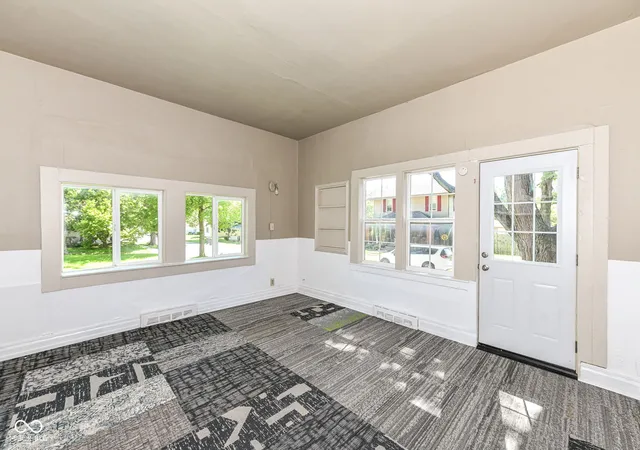 3rd image of 816 Chestnut St, Anderson, IN 46012 | MLS# 22101062