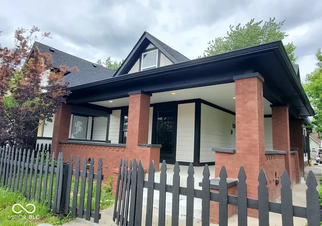 2nd image of 3320 E New York St, Indianapolis, IN 46201 | MLS# 22101212