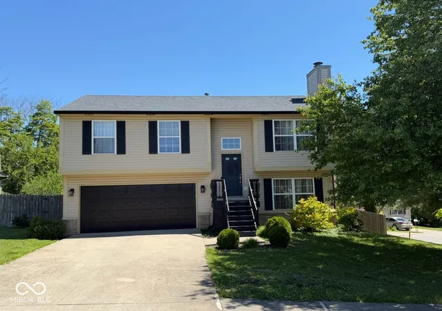 1st image of 2607 S Southern Pines Ct, Bloomington, IN 47403 | MLS# 22101225