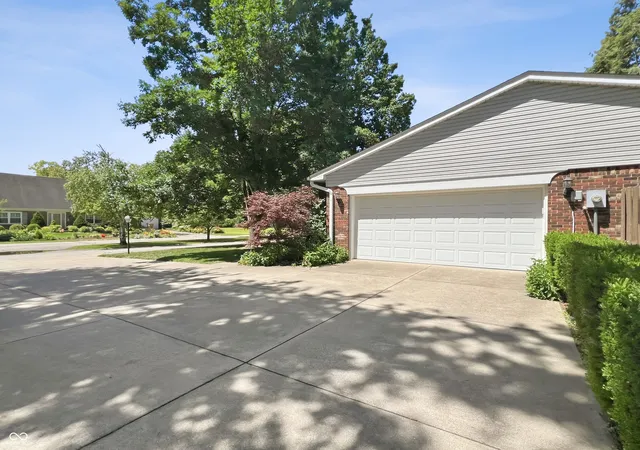3rd image of 3810 Lakeside Dr, Columbus, IN 47203 | MLS# 22101227