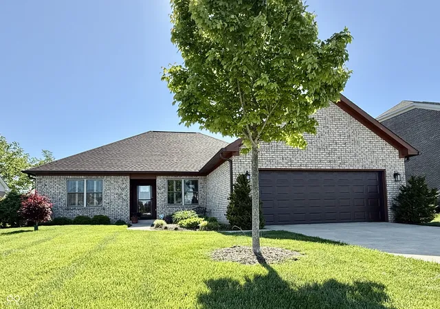 Homes for sale in Franklin, IN | 2201 Game Bird Dr, Franklin, IN 46131 | MLS# 22101265