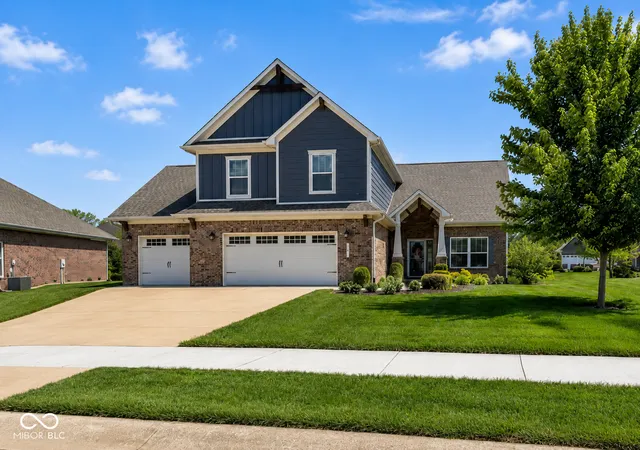Photo 2 of Single family home for sale at 1069 Forest Glen Dr, Greenfield, IN 46140 | MLS# 22101352 | Listing updated on 2026-08-30