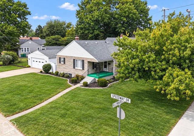 Photo 2 of Single family home for sale at 1828 N Lynhurst Dr, Indianapolis, IN 46224 | MLS# 22101398 | Listing updated on 2026-10-08
