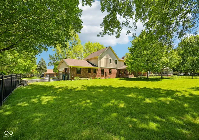 Photo 2 of Single family home for sale at 407 Oxford Dr, Noblesville, IN 46062 | MLS# 22101439 | Listing updated on 2026-09-02